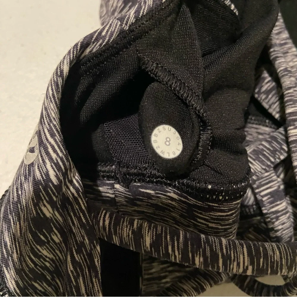 Lululemon Women's Sports Bra - 8 - Picture 7 of 7